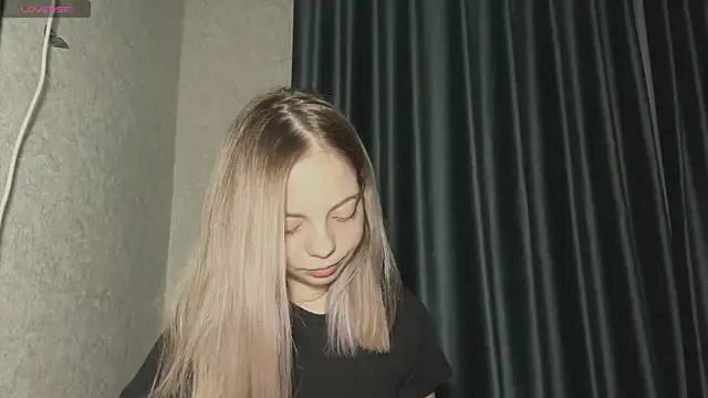 Snapshot of WrithenStub chatting on 11.25.25 WrithenStub online show from 11.25.25