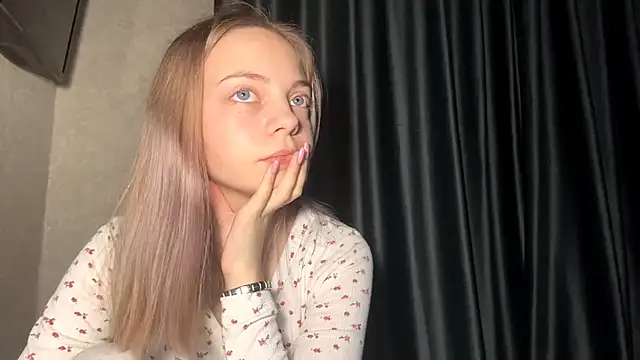 Snapshot of WrithenStub chatting on 12.04.25 WrithenStub online show from 12.04.25