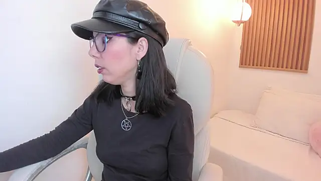 Snapshot of Nebula_Soul chatting on 10.18.25 Nebula Soul online show from 10.18.25