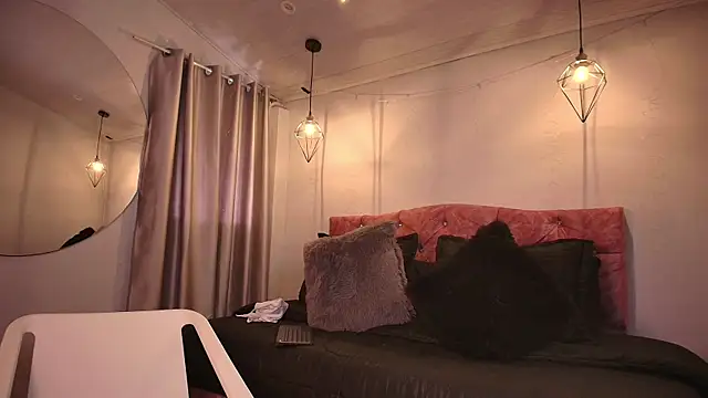 Snapshot of ivy_bonnie chatting on 11.10.25 ivy bonnie online show from 11.10.25