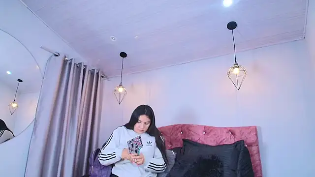 Snapshot of ivy_bonnie chatting on 12.05.25 ivy bonnie online show from 12.05.25