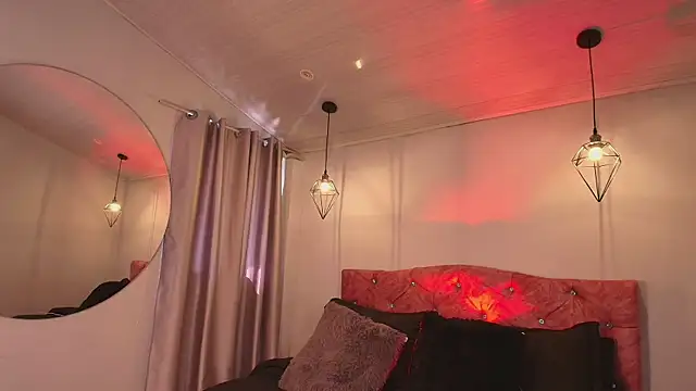 Snapshot of ivy_bonnie chatting on 12.16.25 ivy bonnie online show from 12.16.25