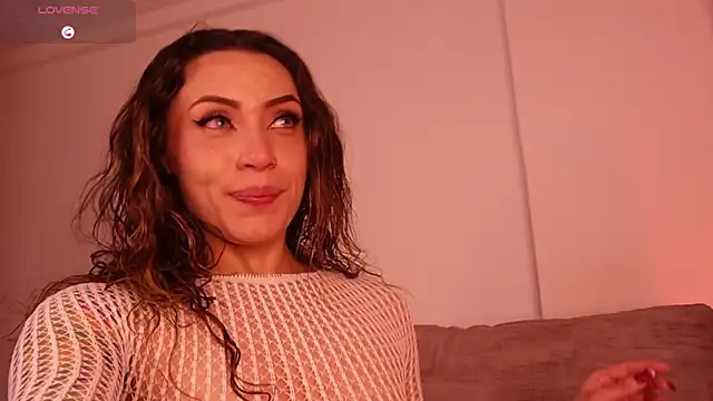 Snapshot of lara_bombshelll chatting on 10.26.25 lara bombshelll online show from 10.26.25