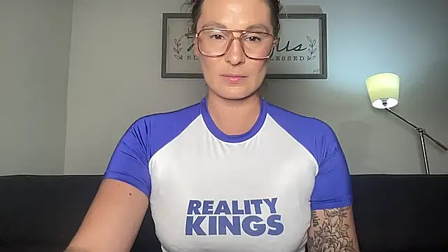 Snapshot of Mandyrheaa chatting on 10.31.25 Mandyrheaa online show from 10.31.25