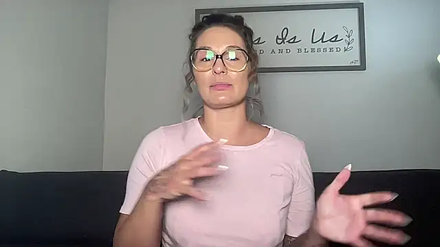 Snapshot of Mandyrheaa chatting on 11.06.25 Mandyrheaa online show from 11.06.25