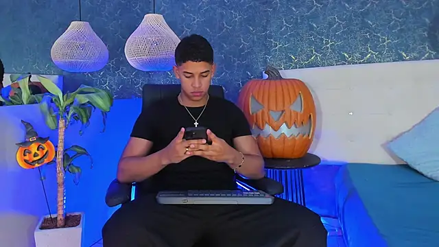 Zayne cross online show from 10.18.25