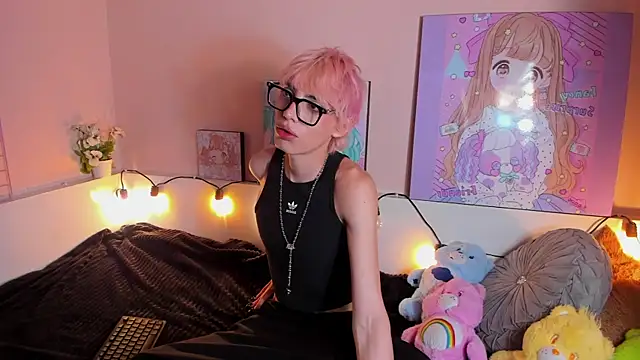 Strawberry Kitty  online show from 10.29.25