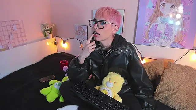 Strawberry Kitty  online show from 10.31.25