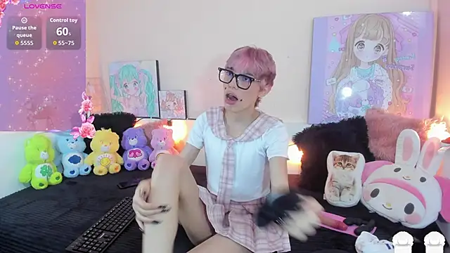 Strawberry Kitty  online show from 12.14.25