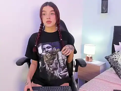 Coral Jhones online show from 10.20.25