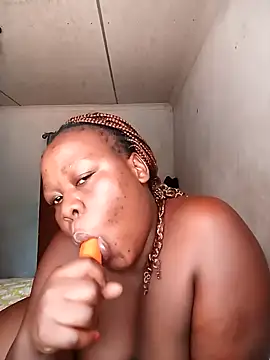 Snapshot of Roronae chatting on 10.27.25 Roronae online show from 10.27.25