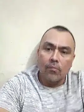 Snapshot of Elchino82-80 chatting on 10.19.25 Elchino82-80 online show from 10.19.25