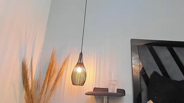 Amelia Brixton online show from 02.17.26