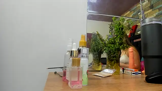 Snapshot of Zultana_Mor chatting on 11.22.25 Zultana Mor online show from 11.22.25