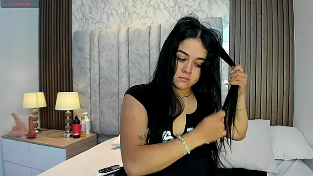 Snapshot of goddessfeetxx chatting on 10.18.25 goddessfeetxx online show from 10.18.25