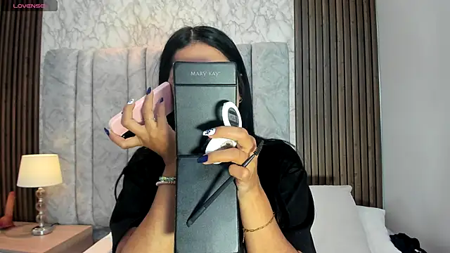 Snapshot of goddessfeetxx chatting on 10.21.25 goddessfeetxx online show from 10.21.25