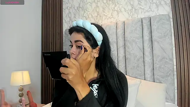 Snapshot of goddessfeetxx chatting on 10.27.25 goddessfeetxx online show from 10.27.25