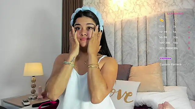 Snapshot of goddessfeetxx chatting on 11.22.25 goddessfeetxx online show from 11.22.25