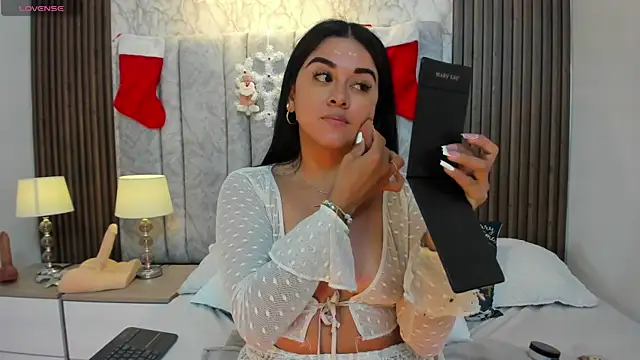 Snapshot of goddessfeetxx chatting on 12.19.25 goddessfeetxx online show from 12.19.25