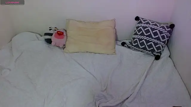 Snapshot of Suki_sweet chatting on 11.11.25 Suki sweet online show from 11.11.25