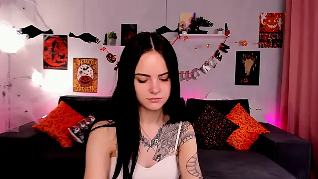 Snapshot of murkasky chatting on 10.24.25 murkasky online show from 10.24.25
