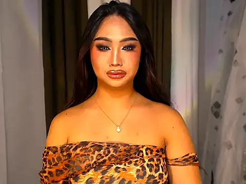 Snapshot of BigBrownCock_Candice chatting on 11.11.25 BigBrownCock Candice online show from 11.11.25