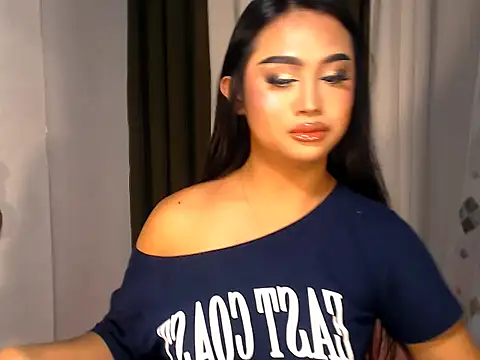 Snapshot of BigBrownCock_Candice chatting on 11.25.25 BigBrownCock Candice online show from 11.25.25