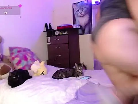 Snapshot of yvonne_jlove chatting on 10.31.25 yvonne jlove online show from 10.31.25