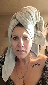 Snapshot of faithfulchic chatting on 10.27.25 faithfulchic online show from 10.27.25