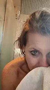 Snapshot of faithfulchic chatting on 11.21.25 faithfulchic online show from 11.21.25