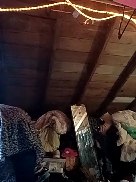 Snapshot of faithfulchic chatting on 12.16.25 faithfulchic online show from 12.16.25