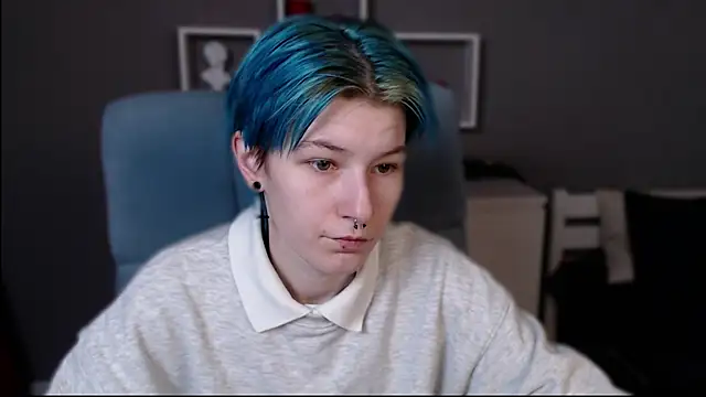 Snapshot of guitarandangell chatting on 10.21.25 guitarandangell online show from 10.21.25