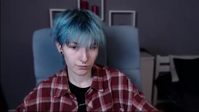 Snapshot of guitarandangell chatting on 10.30.25 guitarandangell online show from 10.30.25