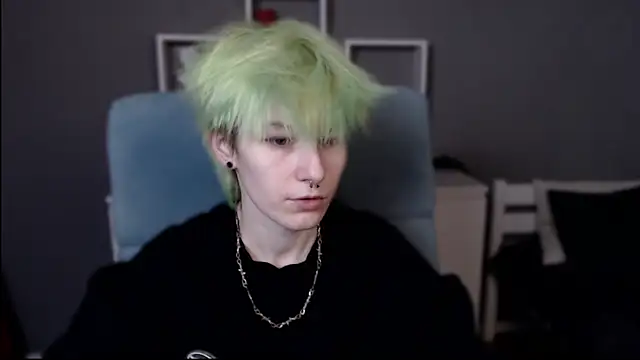 Snapshot of guitarandangell chatting on 11.01.25 guitarandangell online show from 11.01.25