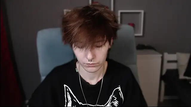 Snapshot of guitarandangell chatting on 11.18.25 guitarandangell online show from 11.18.25