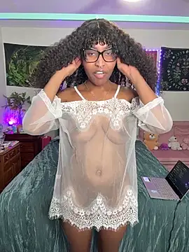 Snapshot of DaisyMynx chatting on 12.03.25 DaisyMynx online show from 12.03.25