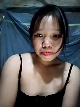 Snapshot of linh-miu99 chatting on 10.23.25 linh-miu99 online show from 10.23.25