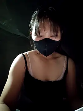 Snapshot of linh-miu99 chatting on 11.13.25 linh-miu99 online show from 11.13.25