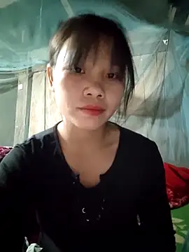 Snapshot of linh-miu99 chatting on 11.21.25 linh-miu99 online show from 11.21.25