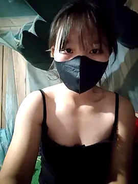 Snapshot of linh-miu99 chatting on 11.22.25 linh-miu99 online show from 11.22.25