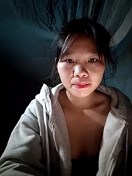 Snapshot of linh-miu99 chatting on 12.14.25 linh-miu99 online show from 12.14.25