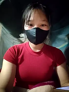 Snapshot of linh-miu99 chatting on 12.19.25 linh-miu99 online show from 12.19.25