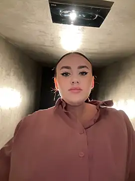 KiraSunshine online show from 10.25.25