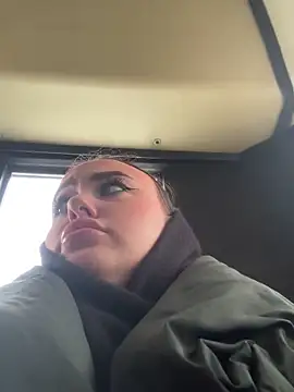 KiraSunshine online show from 12.20.25