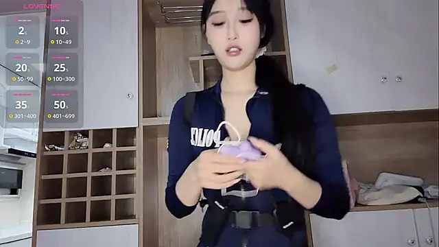 Snapshot of Xiaowen-wen chatting on 12.14.25 Xiaowen-wen online show from 12.14.25