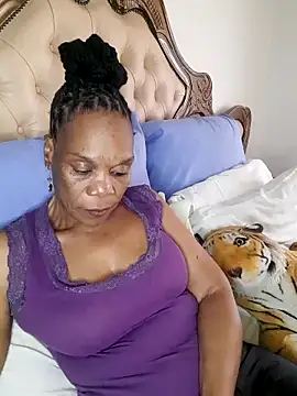 Snapshot of Hotcougar chatting on 12.05.25 Hotcougar online show from 12.05.25