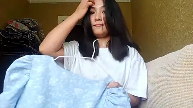 Snapshot of LinneaHyles chatting on 10.30.25 LinneaHyles online show from 10.30.25