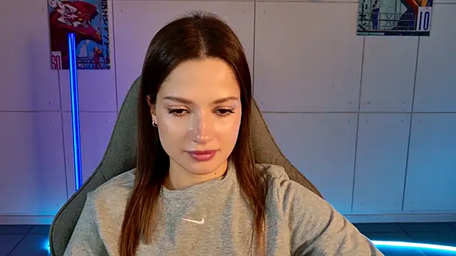 Snapshot of KiraVair chatting on 10.23.25 KiraVair online show from 10.23.25