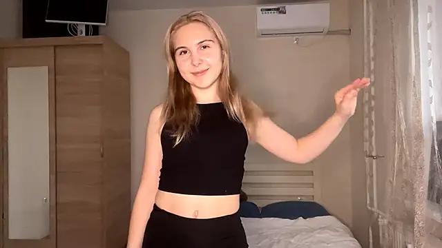 Snapshot of MyraLitterers chatting on 11.02.25 MyraLitterers online show from 11.02.25