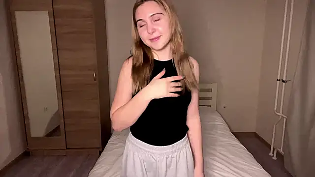 Snapshot of MyraLitterers chatting on 12.01.25 MyraLitterers online show from 12.01.25